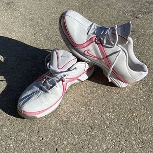 Women’s Nike Hold shoes